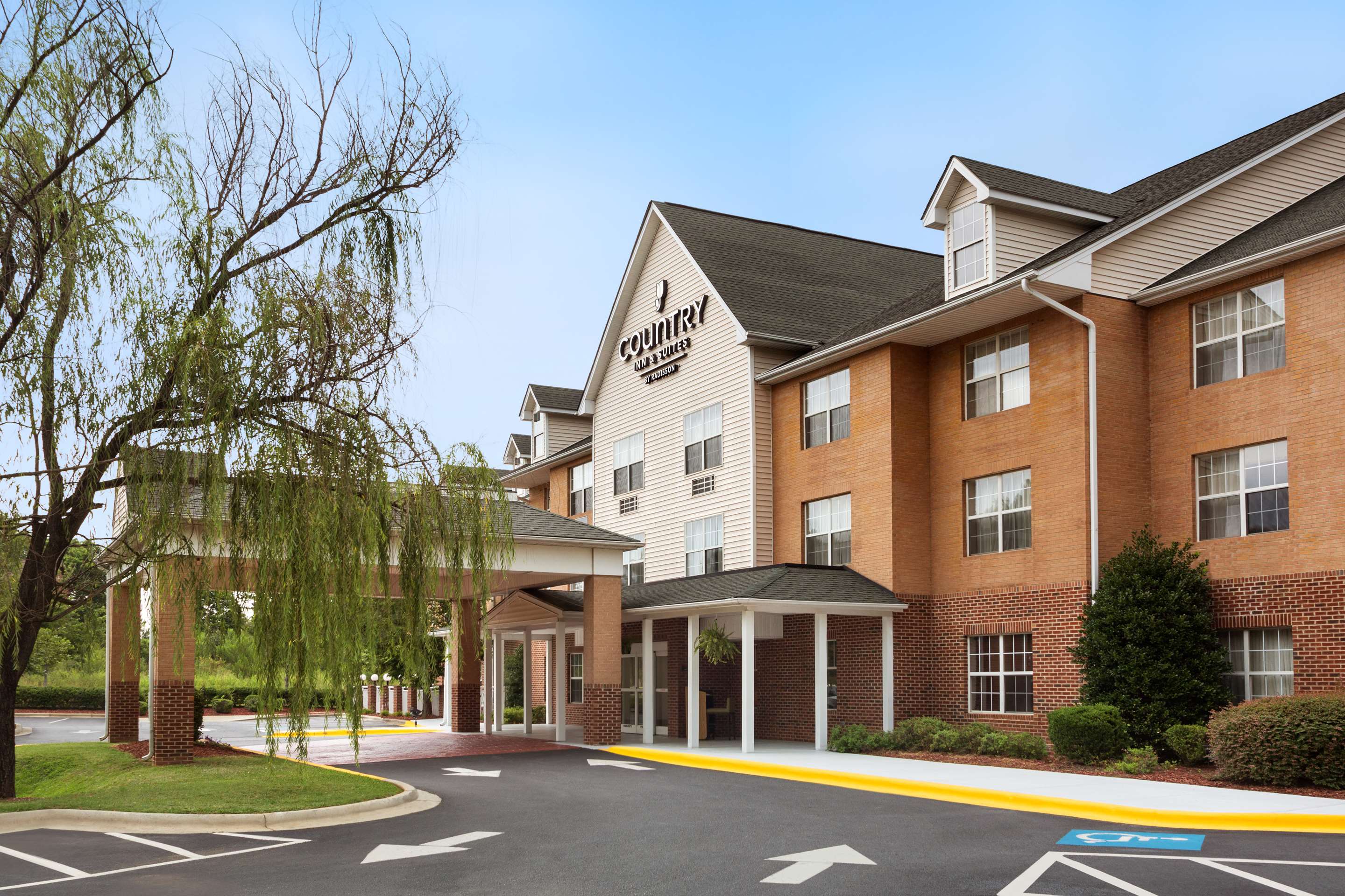Book a Hotel in Charlotte, NC | Country Inn Charlotte University Place, NC